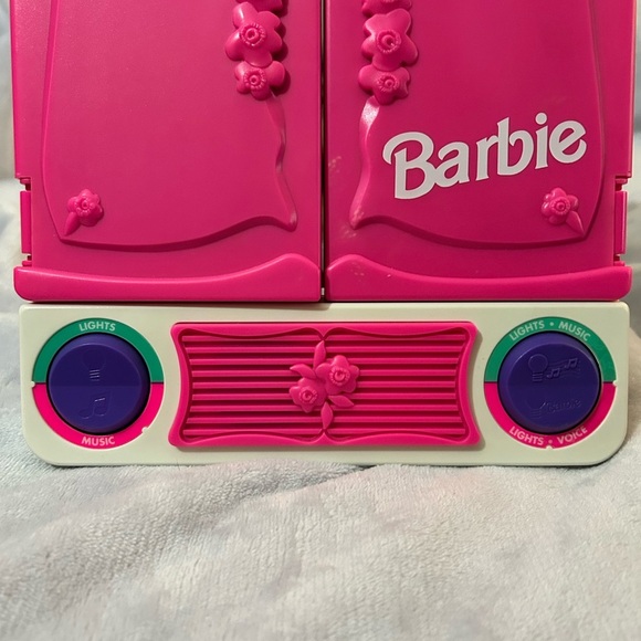Barbie Talking Mirror Vanity - Picture 7 of 7